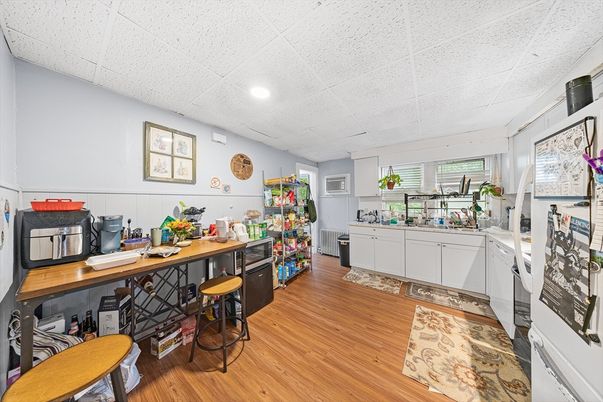 Interior, Kitchen, Recessed Lighting, Wood Texture Flooring