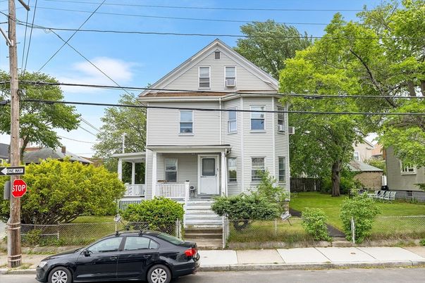 Exterior, Facade, Queen Anne Victorian