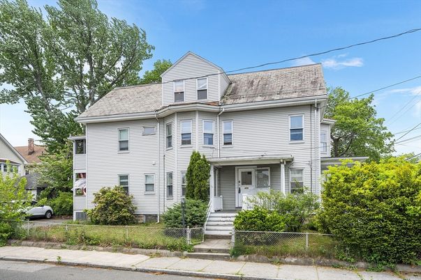 Exterior, Facade, Queen Anne Victorian