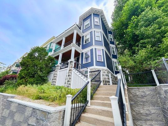 Exterior, Facade, Queen Anne Victorian