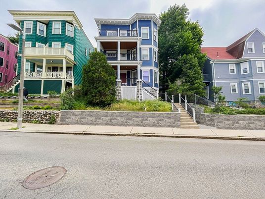 Exterior, Facade, Queen Anne Victorian