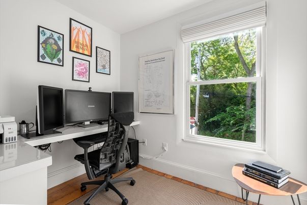 Home Office, Interior
