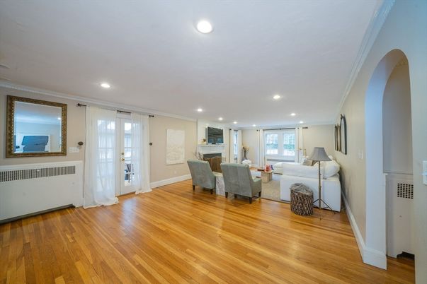 Interior, Living room, Recessed Lighting, Wood Texture Flooring