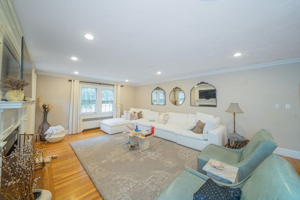 Interior, Living room, Recessed Lighting, Wood Texture Flooring