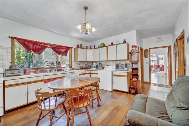 Dining room, Interior, Kitchen, Pendant Lights, Wood Texture Flooring