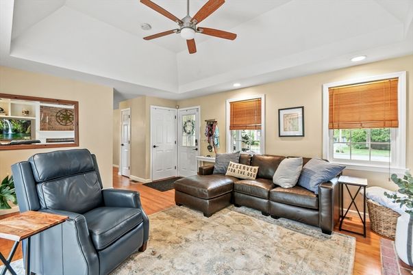 Interior, Living room, Recessed Lighting, Wood Texture Flooring