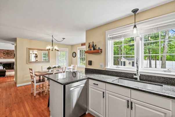 Chandelier, Dining room, Interior, Kitchen, Pendant Lights, Wood Texture Flooring