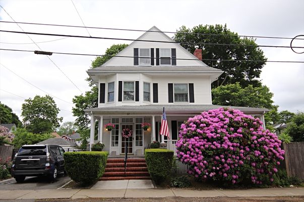 Exterior, Facade, Queen Anne Victorian