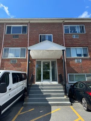 Exterior, Facade, Brick Facade, Rowhouse