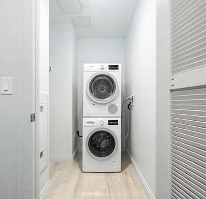 Interior, Utility Closets, Washer, Wood Texture Flooring