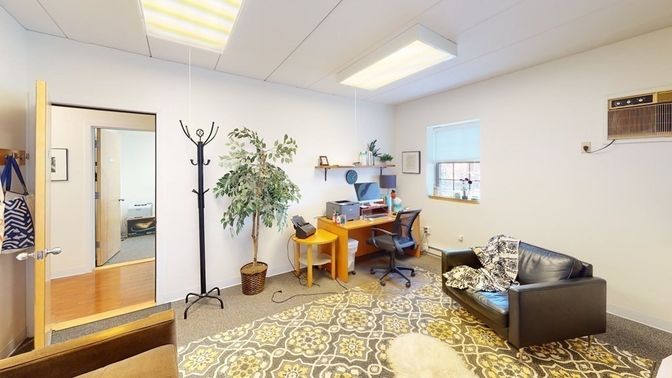 Home Office, Interior
