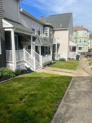 Backyard, Exterior, Facade, Queen Anne Victorian