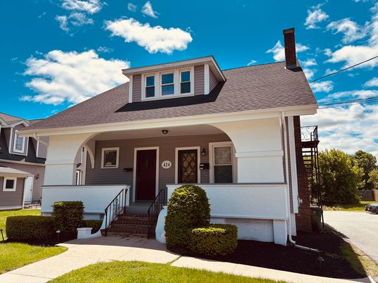 Exterior, Facade, Cape Cod