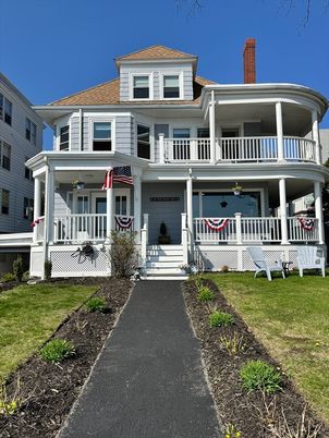 Exterior, Facade, American Foursquare