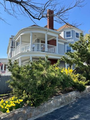 Exterior, Facade, Queen Anne Victorian