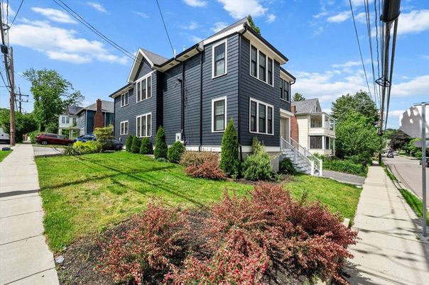 Exterior, Facade, Queen Anne Victorian
