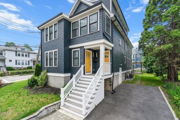 Exterior, Facade, Queen Anne Victorian