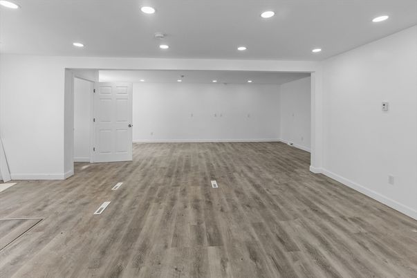 Empty room, Interior, Recessed Lighting, Wood Texture Flooring