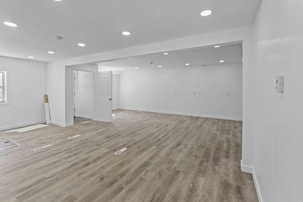 Empty room, Interior, Recessed Lighting, Wood Texture Flooring
