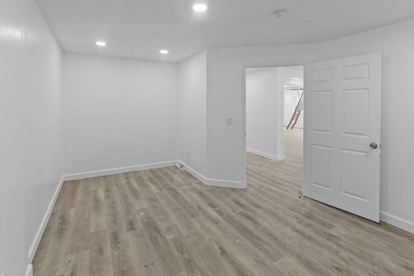 Empty room, Interior, Recessed Lighting, Wood Texture Flooring