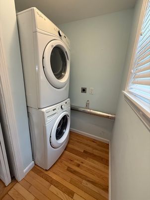 Interior, Utility Closets, Washer, Wood Texture Flooring