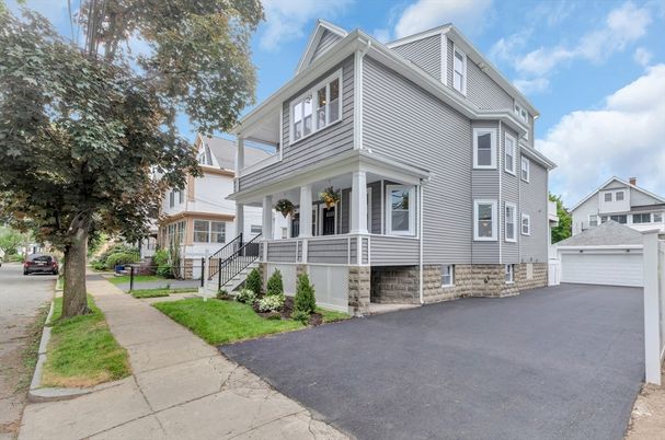 Exterior, Facade, Queen Anne Victorian