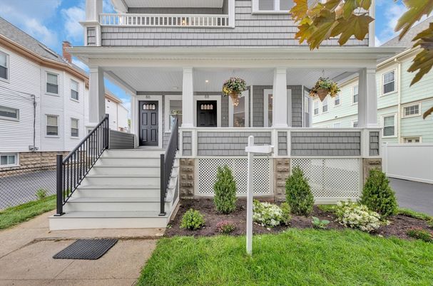 Exterior, Facade, American Foursquare
