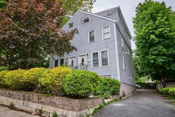 Exterior, Facade, Queen Anne Victorian
