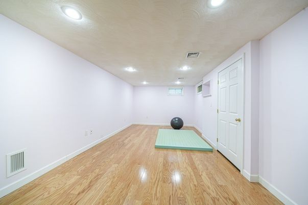 Interior, Recessed Lighting, Wood Texture Flooring