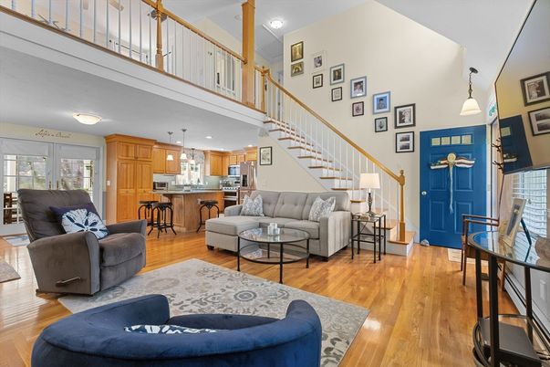 Interior, Kitchen, Living room, Pendant Lights, Recessed Lighting, Wood Texture Flooring