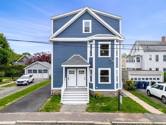 Exterior, Facade, Queen Anne Victorian