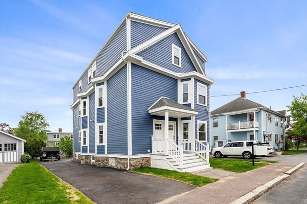 Exterior, Facade, Queen Anne Victorian