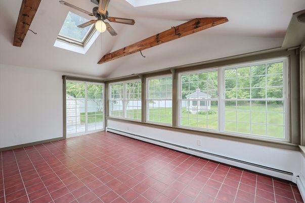 Empty room, Interior, Wooden Beams