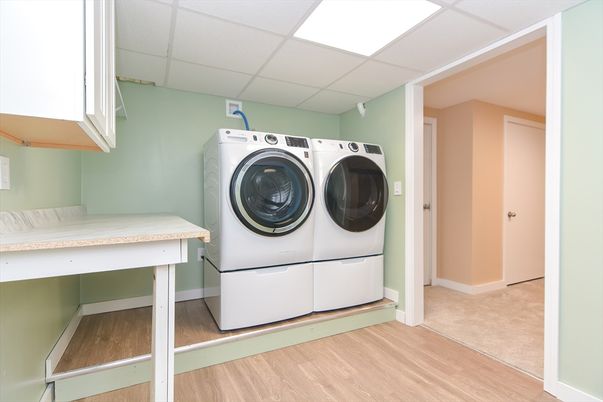 Interior, Washer, Wood Texture Flooring
