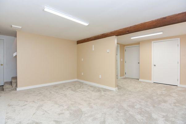 Empty room, Interior, Recessed Lighting, Wooden Beams