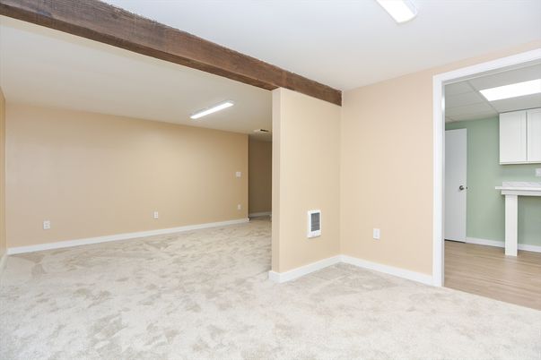 Empty room, Interior, Recessed Lighting, Wooden Beams
