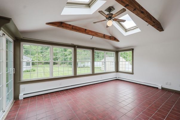 Empty room, Interior, Wooden Beams