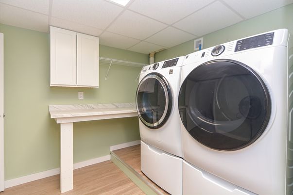 Interior, Utility Closets, Washer, Wood Texture Flooring