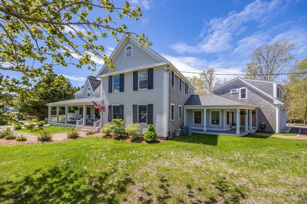 Backyard, Exterior, Facade, Queen Anne Victorian