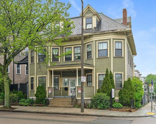 Exterior, Facade, Queen Anne Victorian