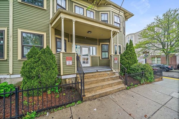 Exterior, Facade, Queen Anne Victorian
