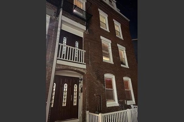 Exterior, Facade, Brick Facade, Rowhouse