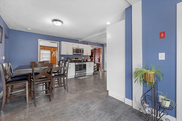 Dining room, Interior, Kitchen, Recessed Lighting, Stainless Steel Appliances