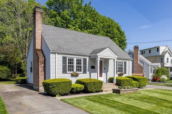 Exterior, Facade, Cape Cod