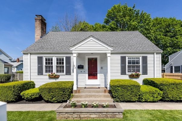 Exterior, Facade, Cape Cod