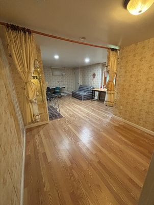 Fitness Equipment, Interior, Recessed Lighting, Wood Texture Flooring