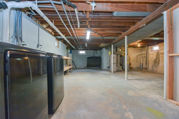 Interior, Washer, Wooden Beams