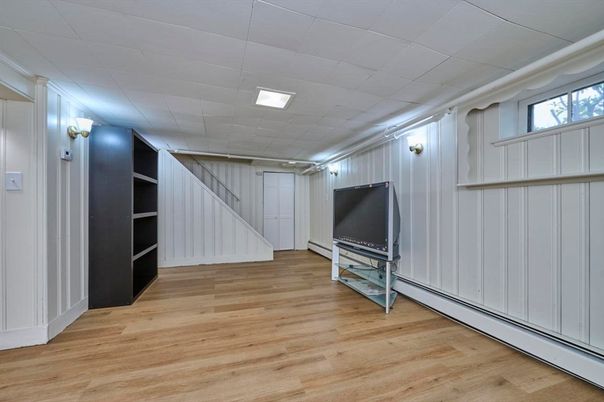 Interior, Recessed Lighting, Wood Texture Flooring, Wooden Walls