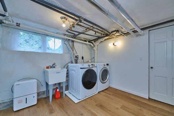 Interior, Washer, Wood Texture Flooring