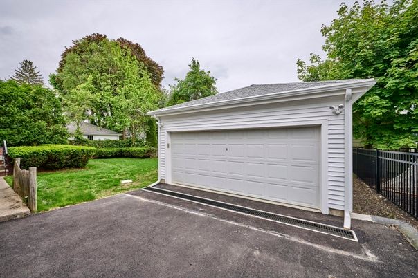 Detached Garage, Exterior